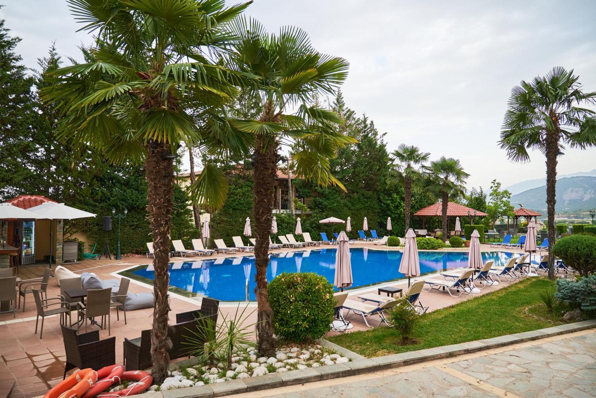 Famissi Suites 2 Калампака Экстерьер фото