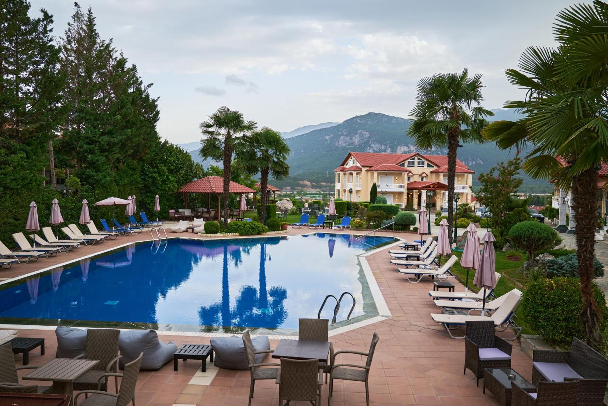 Famissi Suites 2 Калампака Экстерьер фото