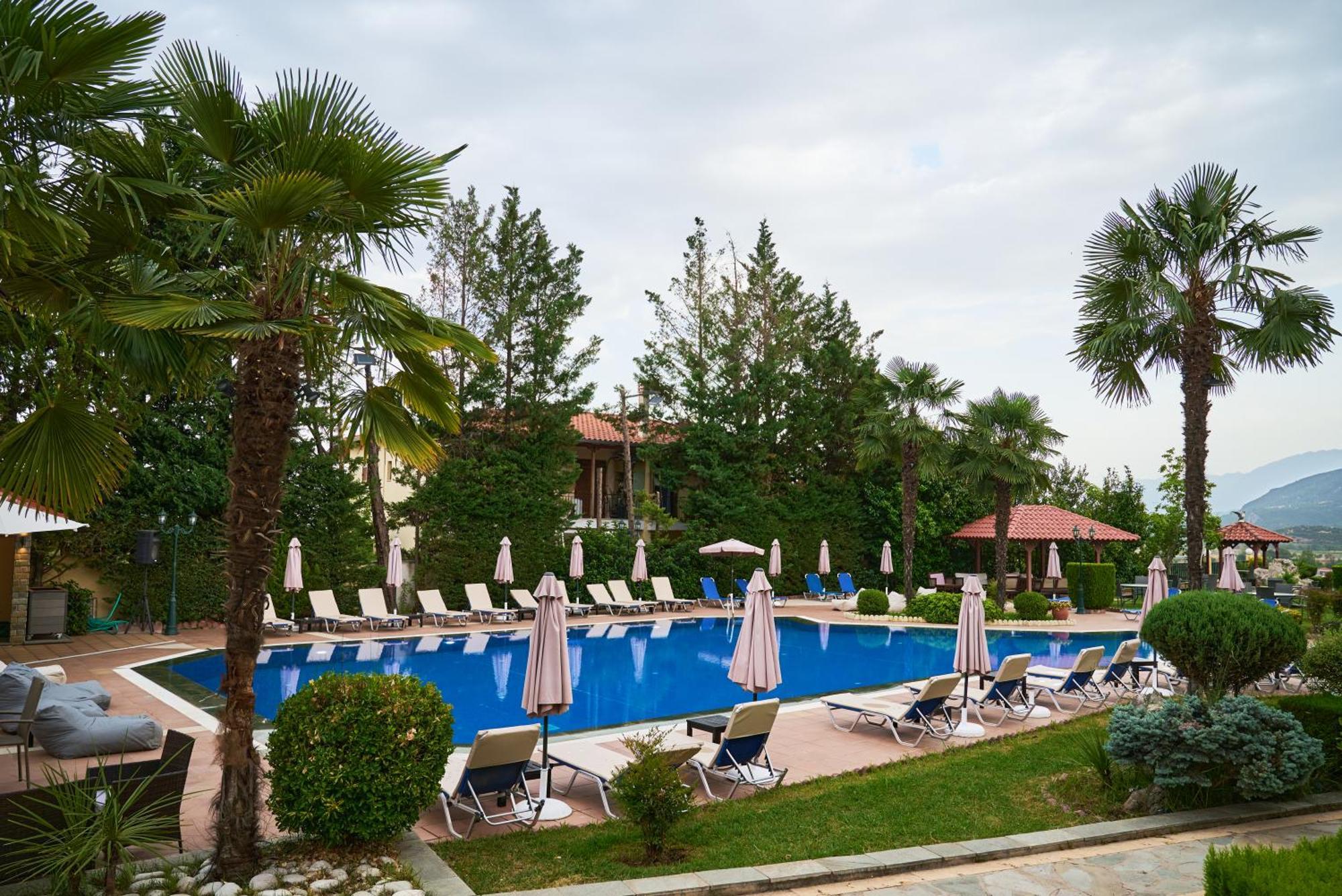 Famissi Suites 2 Калампака Экстерьер фото